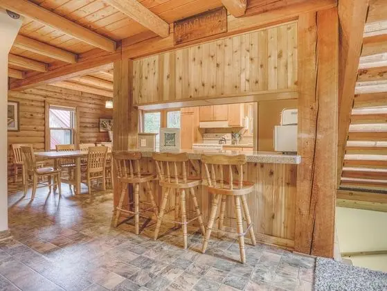 Kulübe, Birden Çok Yatak (Cedarwood Lodge)