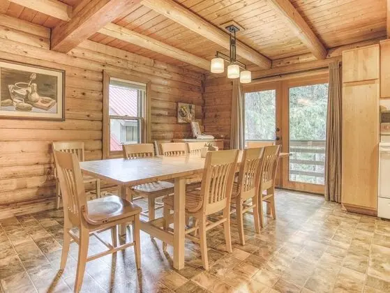 Kulübe, Birden Çok Yatak (Cedarwood Lodge)