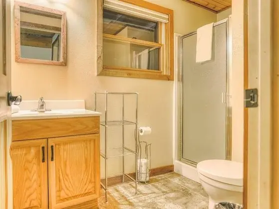 Kulübe, Birden Çok Yatak (Cedarwood Lodge)