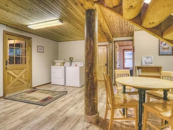 Kulübe, Birden Çok Yatak (Cedarwood Lodge)