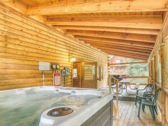 Kulübe, Birden Çok Yatak (Cedarwood Lodge)