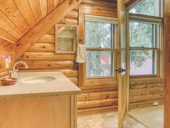 Kulübe, Birden Çok Yatak (Cedarwood Lodge)