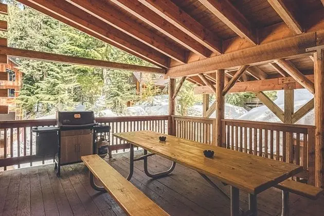 Kulübe, Birden Çok Yatak (Cedarwood Lodge)