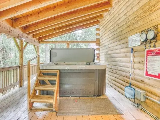 Kulübe, Birden Çok Yatak (Cedarwood Lodge)