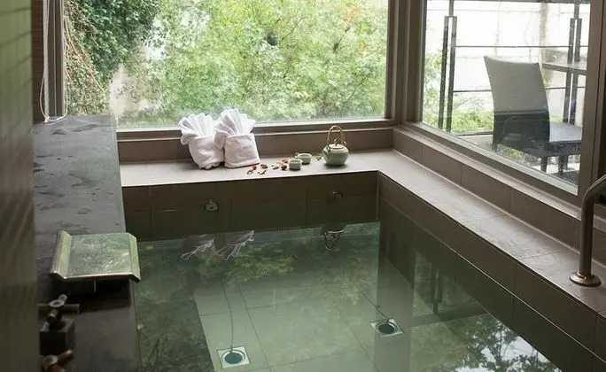 Traditional Tek Büyük Yataklı Oda