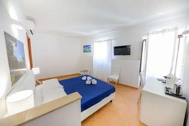 Üç Kişilik Oda, Deniz Manzaralı