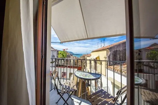 Üç Kişilik Oda, Deniz Manzaralı