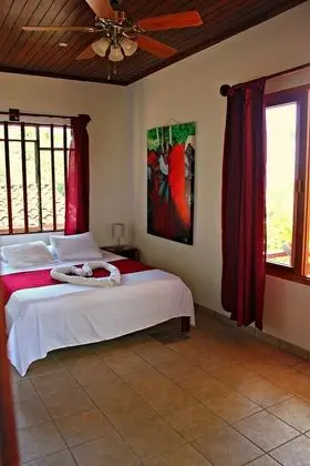 Deluxe Tek Büyük Yataklı Oda, 1 Büyük (Queen) Boy Yatak, Sigara İçilmez, Göl Manzaralı