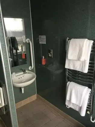 Tek Büyük Yataklı Oda, Engellilere Uygun, Özel Banyo (or Twin)