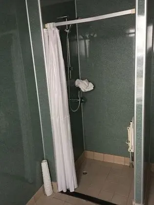 Tek Büyük Yataklı Oda, Engellilere Uygun, Özel Banyo (or Twin)