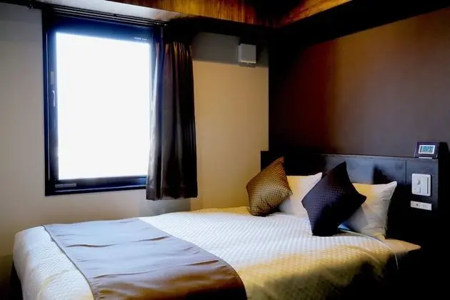 Tek Büyük Yataklı Oda (140 sqf)