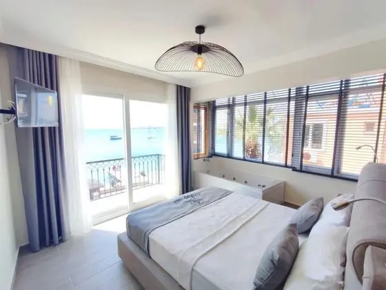 Jakuzili Oda, Deniz Manzaralı, Balkonlu