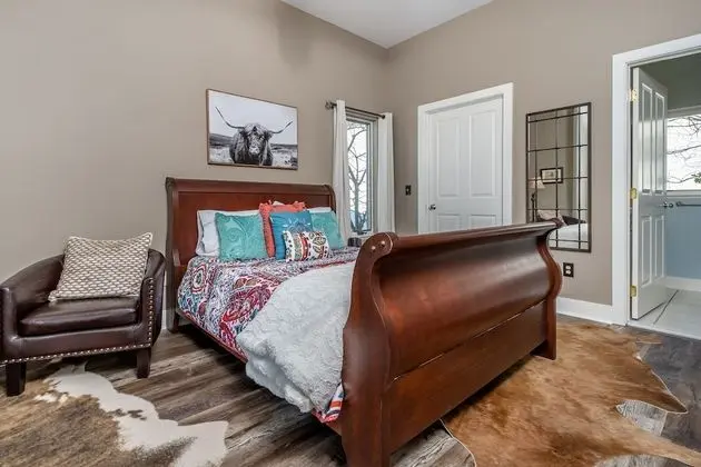 Ev, Birden Çok Yatak, Sıcak Su Havuzu