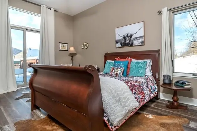 Ev, Birden Çok Yatak, Sıcak Su Havuzu