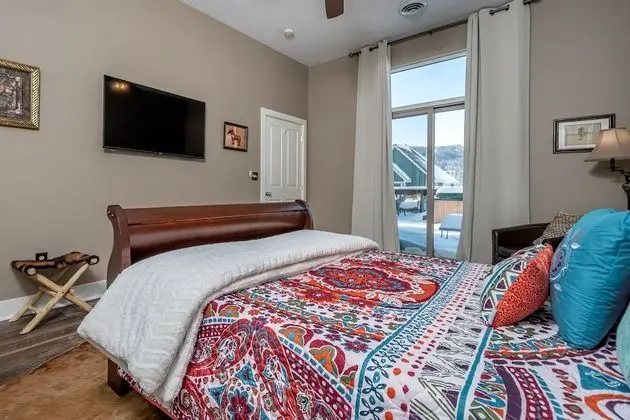 Ev, Birden Çok Yatak, Sıcak Su Havuzu