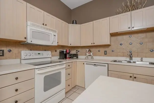 Ev, Birden Çok Yatak, Sıcak Su Havuzu