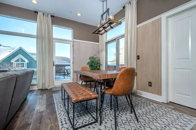 Ev, Birden Çok Yatak, Sıcak Su Havuzu