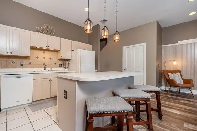 Ev, Birden Çok Yatak, Sıcak Su Havuzu