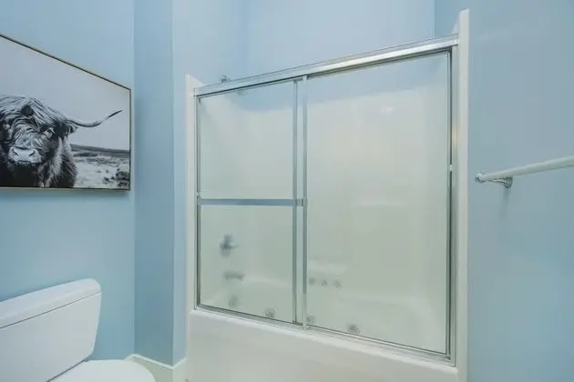 Ev, Birden Çok Yatak, Sıcak Su Havuzu