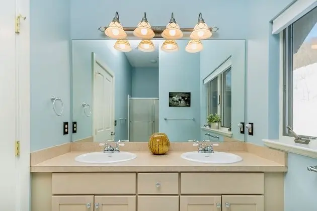 Ev, Birden Çok Yatak, Sıcak Su Havuzu