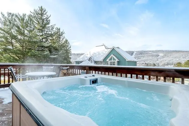 Ev, Birden Çok Yatak, Sıcak Su Havuzu