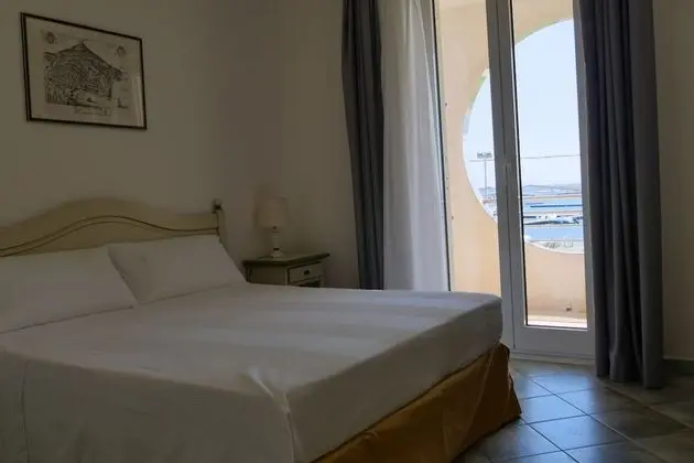 Camera doppia, balcone, primo piano, vista mare