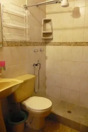 Habitación Business doble, baño compartido, en una planta alta (3)