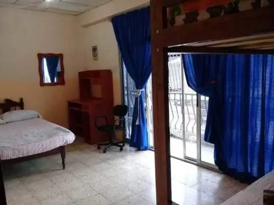 Habitación cuádruple ejecutiva, dormitorio mixto, baño compartido, vistas a la ciudad (1)