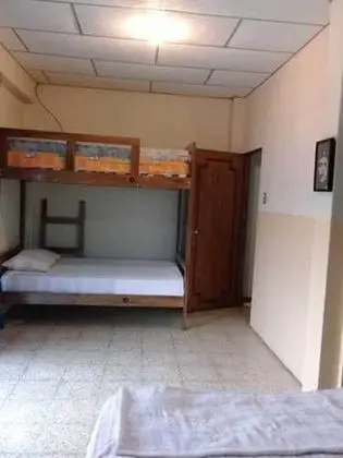 Habitación cuádruple ejecutiva, dormitorio mixto, baño compartido, vistas a la ciudad (1)