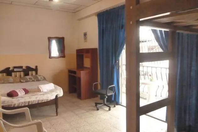 Habitación cuádruple ejecutiva, dormitorio mixto, baño compartido, vistas a la ciudad (1)
