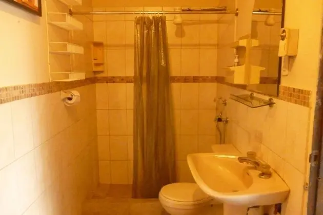 Habitación cuádruple ejecutiva, dormitorio mixto, baño compartido, vistas a la ciudad (1)