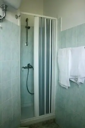 Üç Kişilik Oda, Birden Çok Yatak, Sigara İçilmez