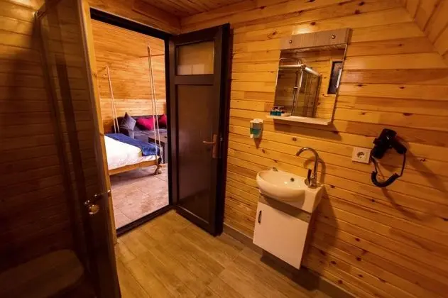 Bungalow, Kara ve Havuz Manzaralı, Havuzlu