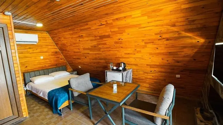 Bungalow, Kara ve Havuz Manzaralı, Havuzlu