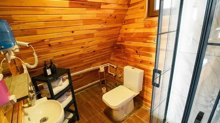 Bungalow, Kara ve Havuz Manzaralı, Havuzlu