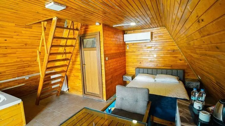 Bungalow, Kara ve Havuz Manzaralı, Havuzlu