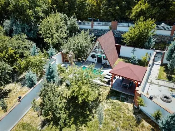 Bungalow, Kara ve Havuz Manzaralı, Havuzlu