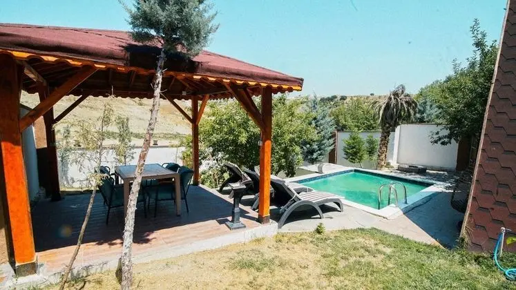Bungalow, Kara ve Havuz Manzaralı, Havuzlu