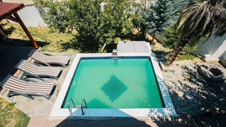 Bungalow, Kara ve Havuz Manzaralı, Havuzlu