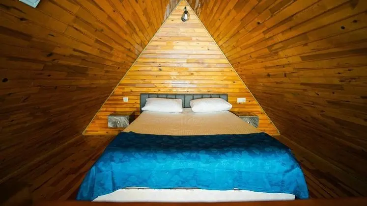 Bungalow, Kara ve Havuz Manzaralı, Havuzlu