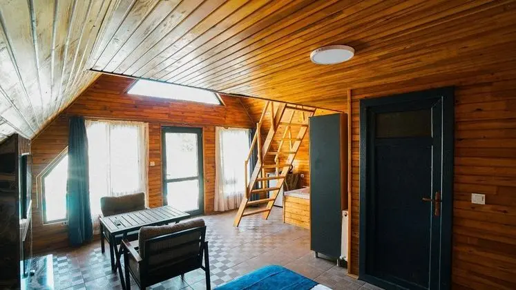Bungalow, Kara ve Havuz Manzaralı, Havuzlu