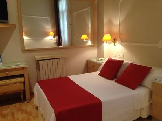 Standard Tek Büyük Yataklı Oda