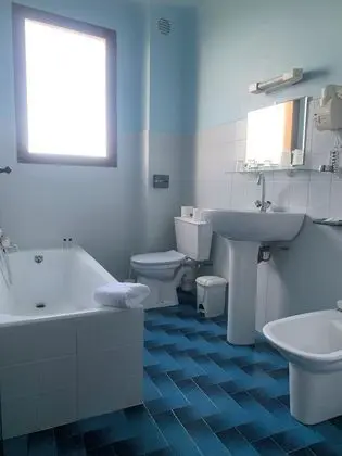Tek Büyük veya İki Ayrı Yataklı Oda, Banyolu/Duşlu