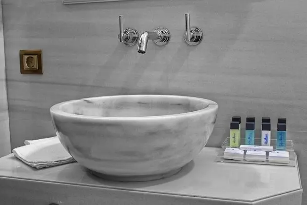 Bathroom sink
