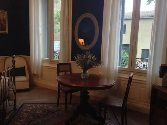 Traditional Tek Büyük Yataklı Oda