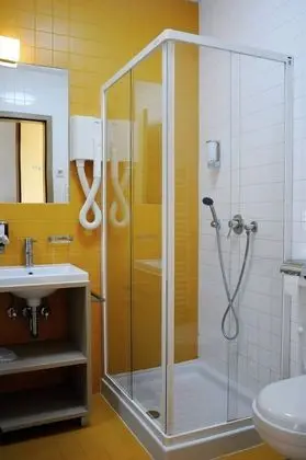 Basic Üç Kişilik Oda