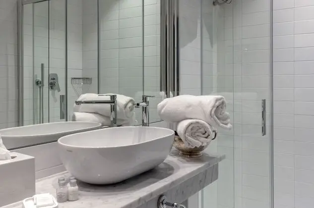 Büyük Yataklı Tek Kişilik Oda