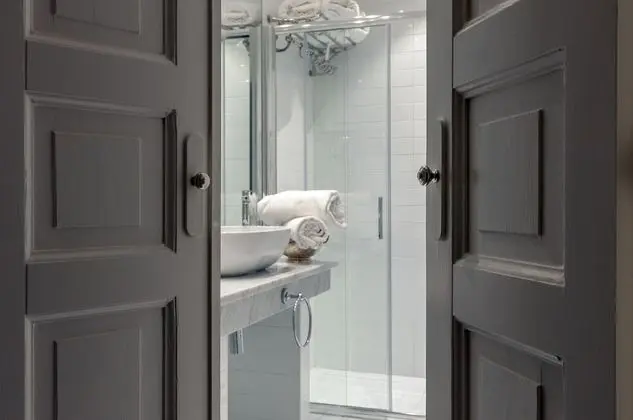 Büyük Yataklı Tek Kişilik Oda