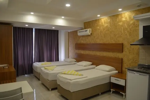 Standard Studio, 3 Twin Beds