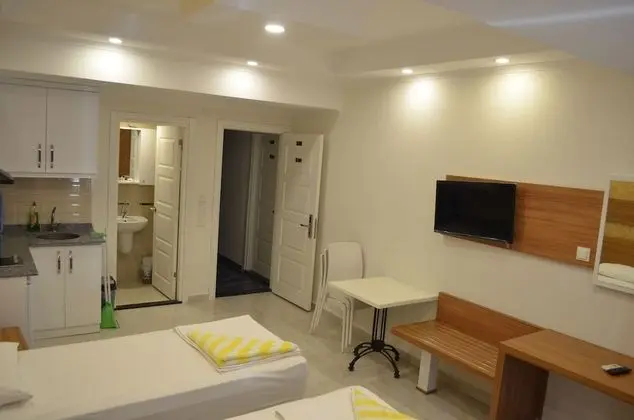 Standard Studio, 3 Twin Beds